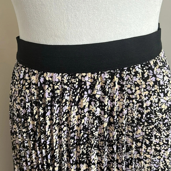 Vince Camuto Pleated Elastic Waist Circle Skirt Black/Yellow/Lavender - NWT - XL - Picture 2 of 8